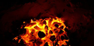 Jak zabezpieczyć przed pożarem drewno, stal i tkaniny?