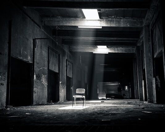 Ile potrzeba miejsca przy stole dla jednej osoby?