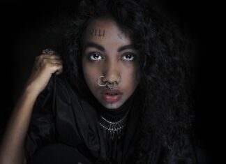 Ile blat wystaje przed szafki? Ile blat wystaje przed szafki?