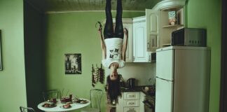 Czy można chodzić po suficie podwieszanym?