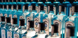 Czy woda destylowana to to samo co filtrowana?