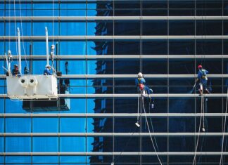 Ile sprzątaczek w szkole na 100 osób? Ile sprzątaczek w szkole na 100 osób?