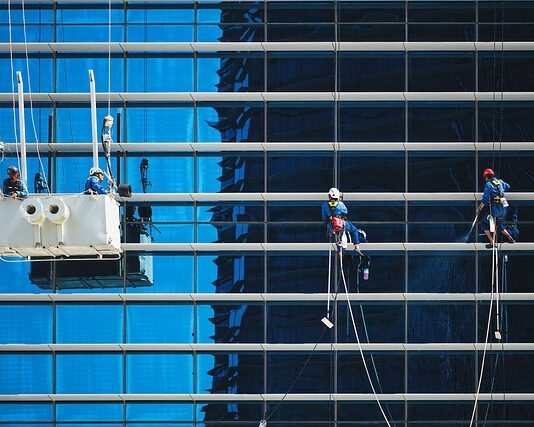 Ile sprzątaczek w szkole na 100 osób? Ile sprzątaczek w szkole na 100 osób?