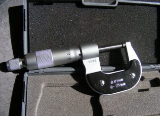 Czy mikrometr spełnia postulat Abbego? Czy mikrometr spełnia postulat Abbego?