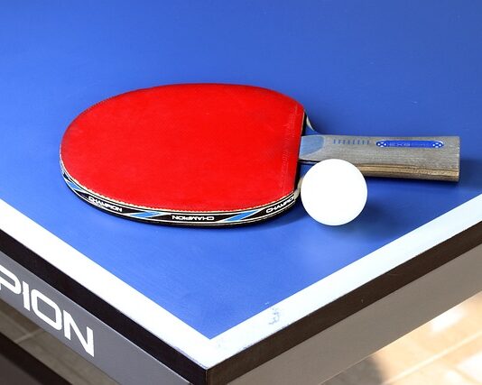 Z jakiej płyty jest stół do ping-ponga?