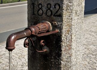 Do kogo należą studzienki telekomunikacyjne?