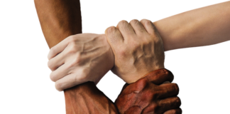 Jak wykończyć połączenie sufitu ze ścianą?