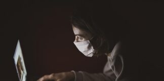 Jaka jest odległość między kolejnymi kreskami na Noniuszu suwmiarki i od czego zależy?