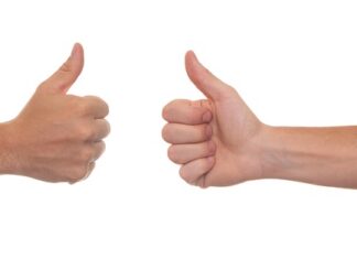 Kto ma pierwszeństwo Zawracający czy włączający się do ruchu? Kto ma pierwszeństwo Zawracający czy włączający się do ruchu?