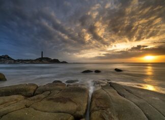 Czym skleić rattan?