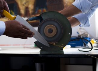 Jakim kamieniem ostrzyć noże?