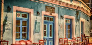 Dlaczego drzwi przesuwne ciężko chodzą?