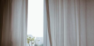Jakie są modne zasłony do sypialni?