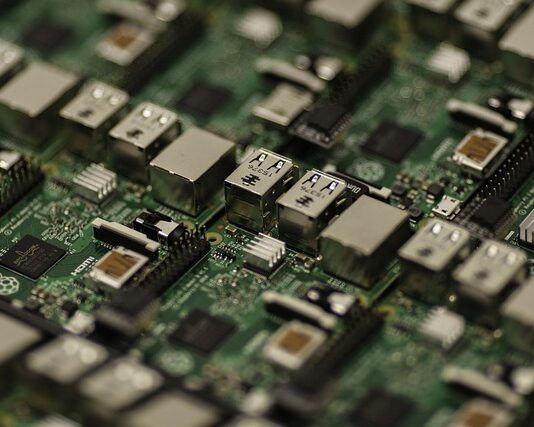 Czy kondensator ma wpływ na moc silnika?