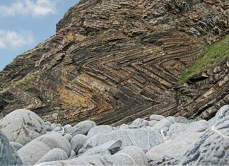 Jak połączyć sufit ze skosem? Jak połączyć sufit ze skosem?