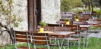 Z czego zrobić plan stołów?