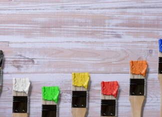 Jak tanio przerobić starą szafę?