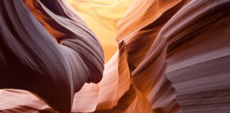 Jaki otwór pod drzwi przesuwne 70 cm?