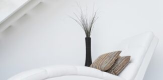 Jaka ława do białych mebli?