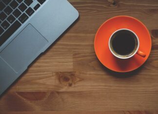 Czym zabezpieczyć stół stolarski?